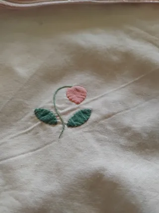 Tovaglia e tovaglioli con bordo rosa