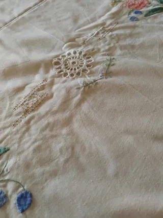 Tovaglia e tovaglioli con bordo rosa