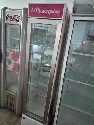 Nevera expositora Coca-Cola