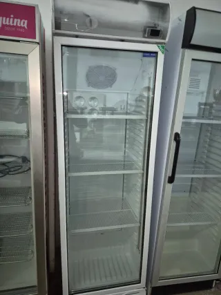 Nevera expositora refrigerada