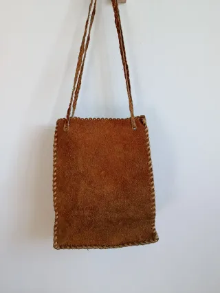 Bolso de piel artesanal con flores