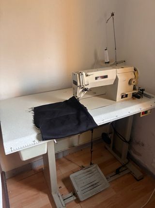 Máquina de coser industrial