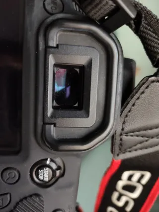 Cámara Reflex Canon 6D - 27000 disparos