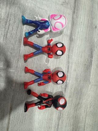 Muñecos Spiderman y Gwen Stacy