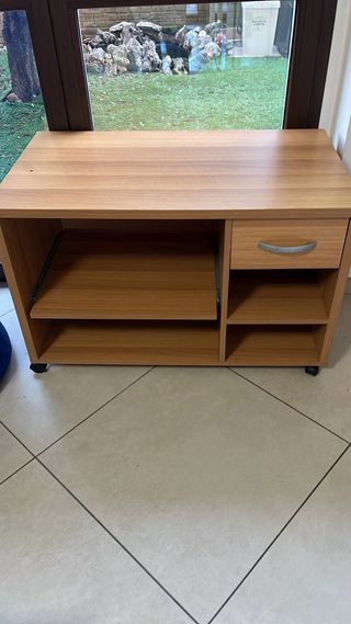 Mobiletto con ruote per cameretta