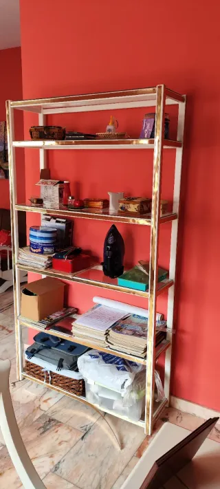 Estantería blanca y dorada medidas 1 x 30 x 181