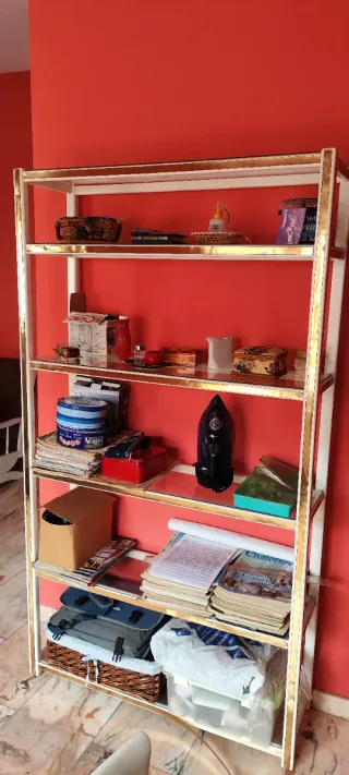 Estantería blanca y dorada medidas 1 x 30 x 181