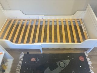 Cama infantil extensible IKEA blanca