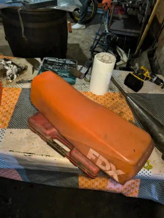 Asiento Derbi FDX rojo