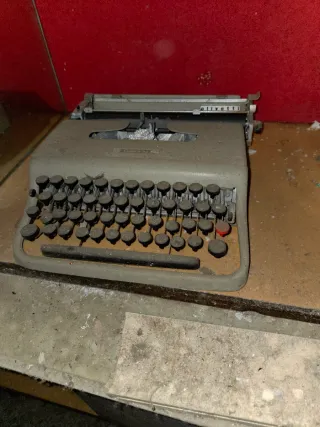 Olivetti Lettera 22 Macchina da Scrivere