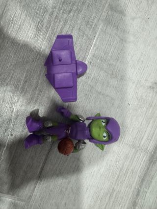 Muñeco Duende Verde con planeador