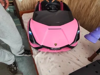 Coche a batería rosa infantil