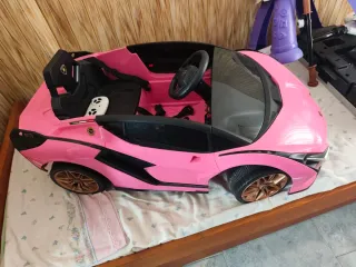 Coche a batería rosa infantil