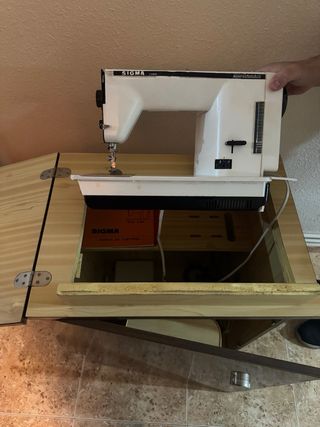 Mueble/Máquina de coser Sigma 2000