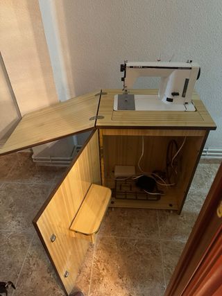 Mueble/Máquina de coser Sigma 2000