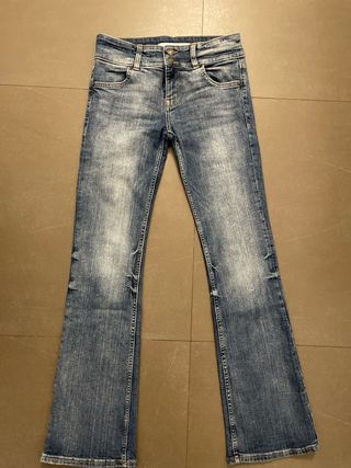 Pantalón tejano azul campana