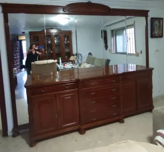 Aparador madera maciza con cristal