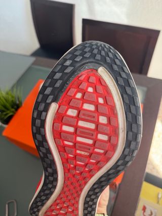 Nike Vomero Plus Rojo/Blanco