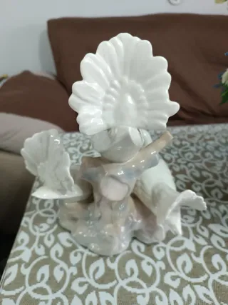 Figura de porcelana de palomas
