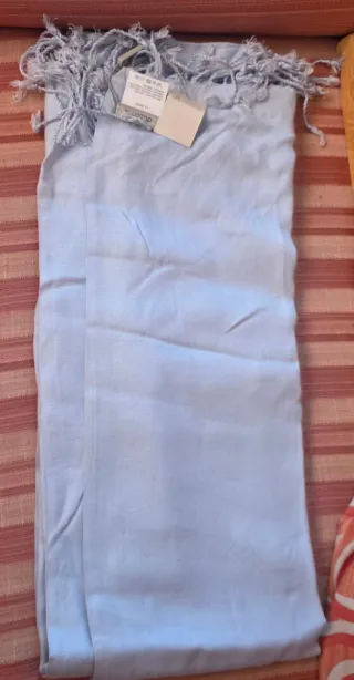 Sciarpa azzurra con frange dt donna