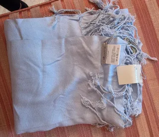 Sciarpa azzurra con frange dt donna