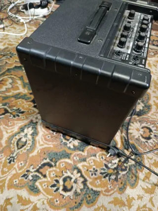 Roland Cube Bass 30 Amplificador Bajo