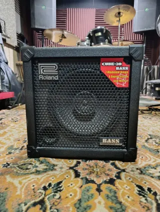Roland Cube Bass 30 Amplificador Bajo