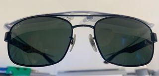 Gafas de sol Ray-Ban negras y verdes