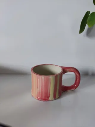 Caneca Artesanal Cerâmica Rosa e Amarela