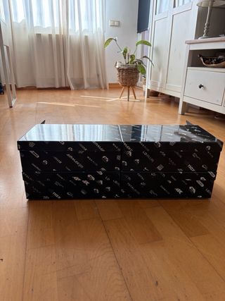 Estantería/mueble metálico de Nike Air Max