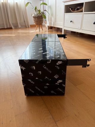 Estantería/mueble metálico de Nike Air Max