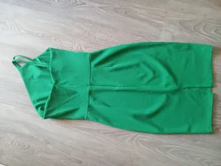 Vestido verde asimétrico
