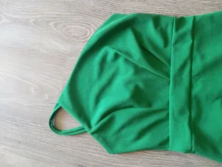 Vestido verde asimétrico