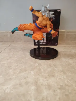 Figura Goku Ultra Instinto Banpresto