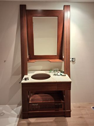 Mueble de baño rústico madera y mármol