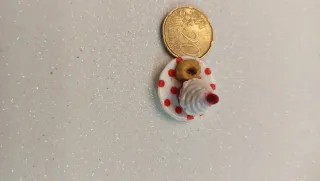 Miniatura di cupcake e roll con piatto
