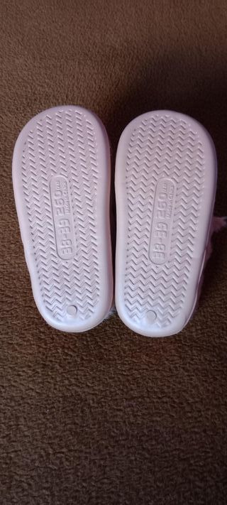 Zapatillas Capibara T38-T39 Nuevas