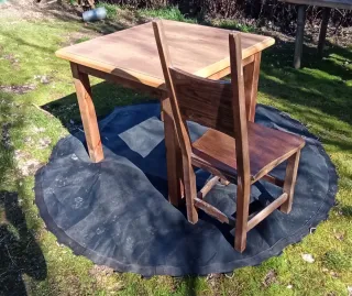 Mesa y 4 sillas madera maciza tipo Mesón.