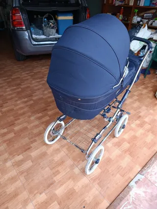 Carrito de bebé azul marino