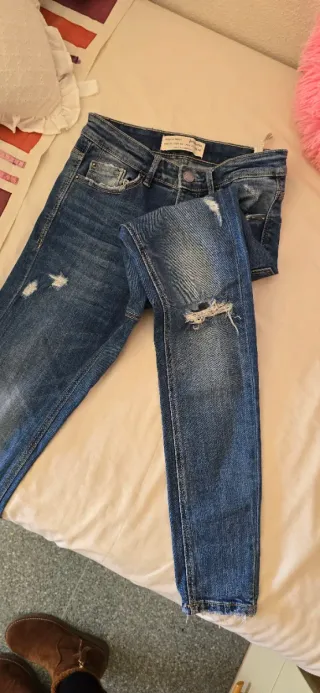 Pantalón vaquero Stradivarius Talla 34