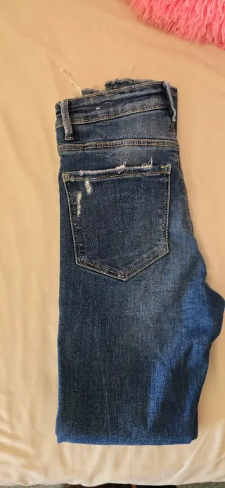 Pantalón vaquero Stradivarius Talla 34