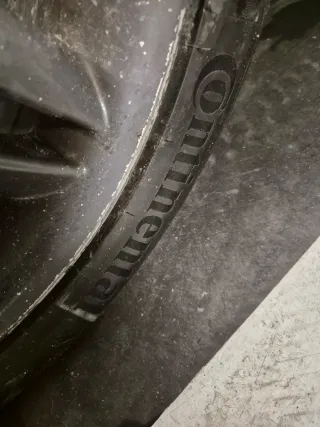 Llantas 17" con neumáticos