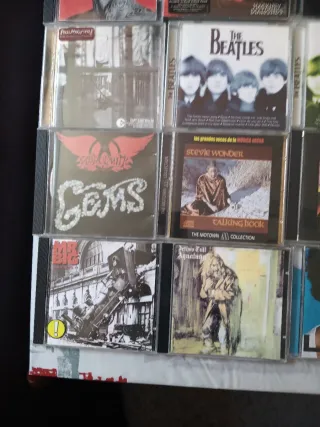 Lote 16 CDs: Rolling Stones, Beatles, Kiss