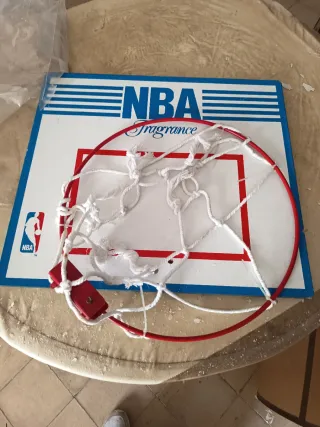 Canasta de baloncesto NBA antigua