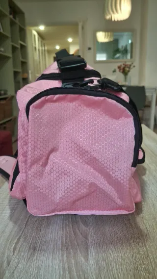 Mochila o bolsa deportiva rosa y negra
