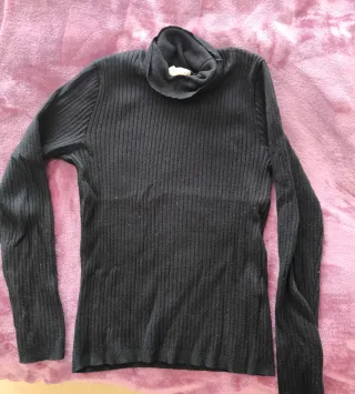 Jersey negro cuello alto