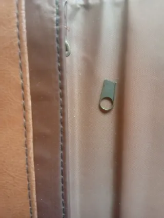 Cartera monedero de mano marrón