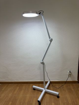 Lámpara LED Estética con Lupa