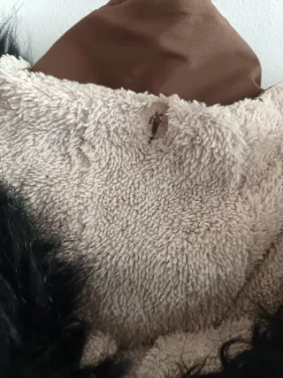 Chaquetón largo marrón con capucha