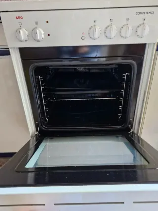 Cocina vitrocerámica y horno AEG